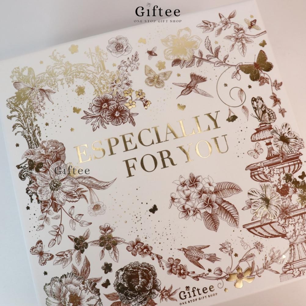 

HARD BOX HAMPERS MEWAH FULL GOLD FOIL DESIGN ELEGAN EXCLUSIVE MARIPOSA WANITA CEWEK UKURAN 22X22X10 CM KOTAK KADO KOKOH KERAS KEMASAN GIFT HADIAH PACKAGING VALENTINE HARI KASIH SAYANG BY GIFTEE ID