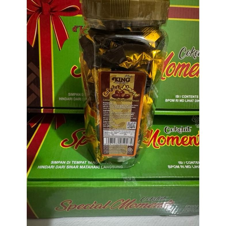 

Hampers Lebaran Coklat Almond DKING isi 4 Toples varian MIX special Moment Terbaru