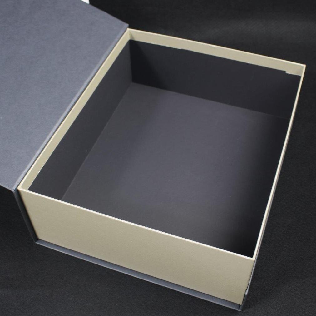 

BOX HAMPER - HARDBOX - KOTAK SOUVENIR - ukuran 30 cm x 25 cm x 10 cm