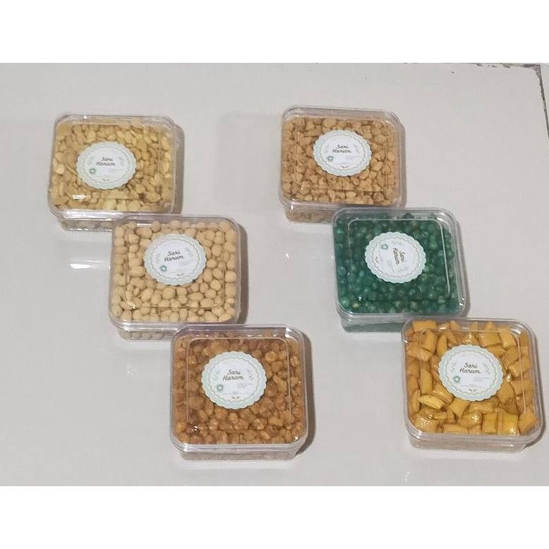 

Paket kue lebaran Sari Harum Kacang