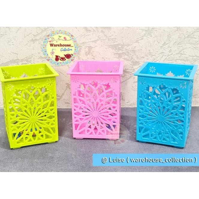 

Tempat Pensil 440 Florian