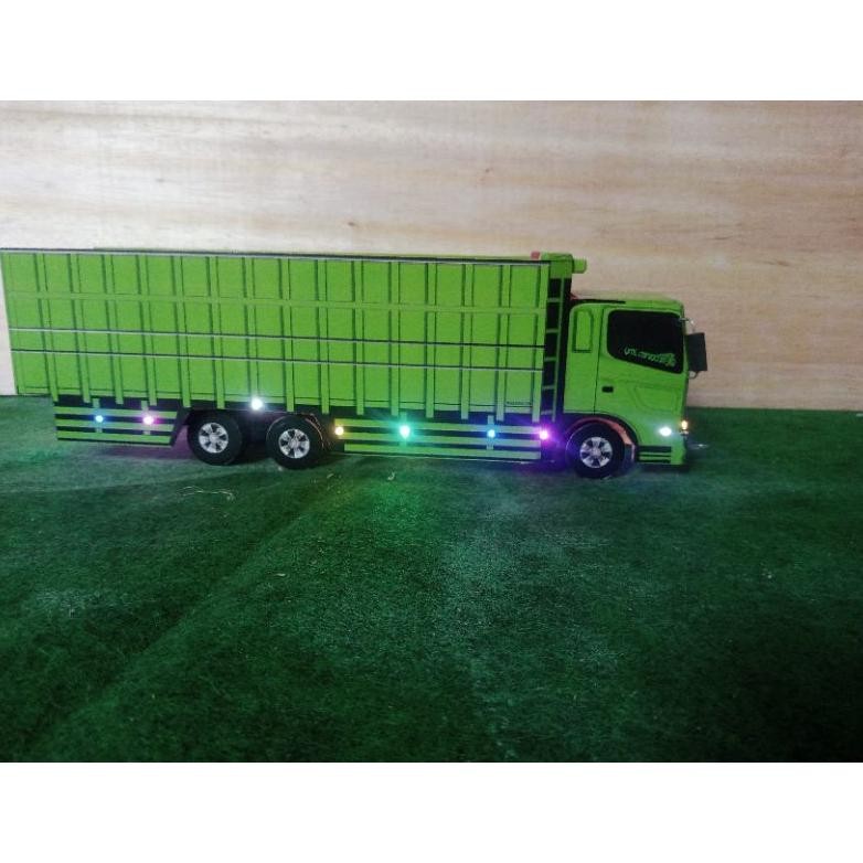 miniatur truk oleng tronton hino full lampu