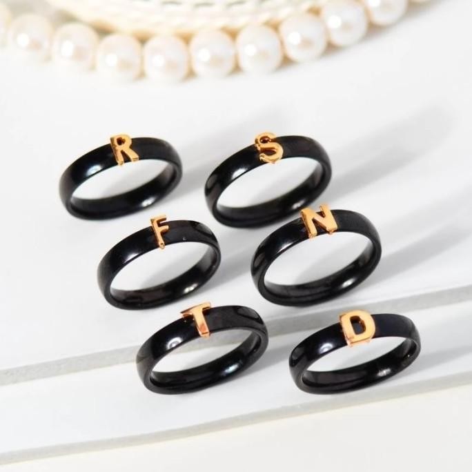 CINCIN EMAS KERAMIK INISIAL ( 8 K ) - GOLD RING - TOKO EMAS GADJAH