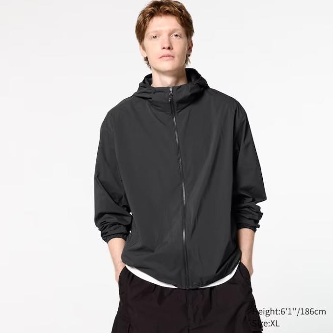 JAKET PRIA POCKETABLE PARKA SAKU UNIQLO JACKET 413975 hitam black