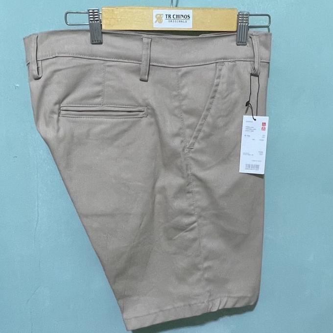 Celana pendek uniqlo//chinos pendek uniqlo//celana uniqlo pria pendek//celana chinos uniqlo pendek//
