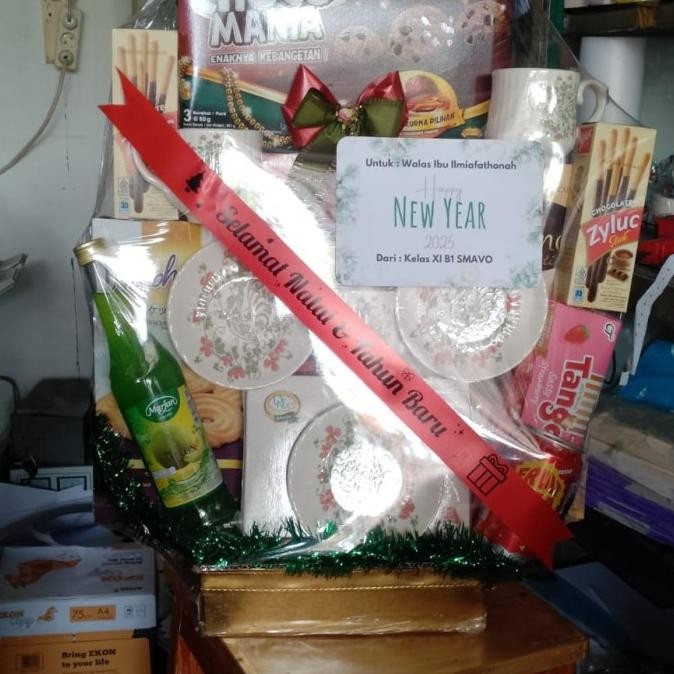 

parcel hampers snack lebaran mix cangkir tatak type A