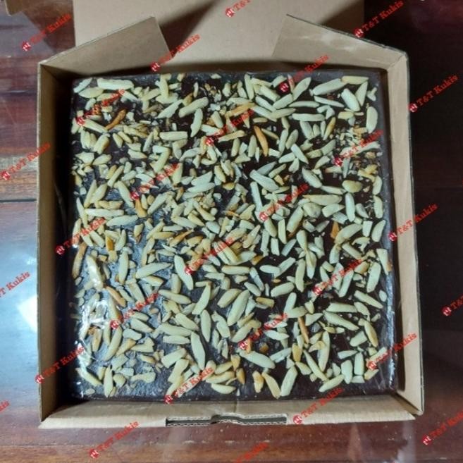 

Grosir Balapis Coklat Pandan - Kue Manado