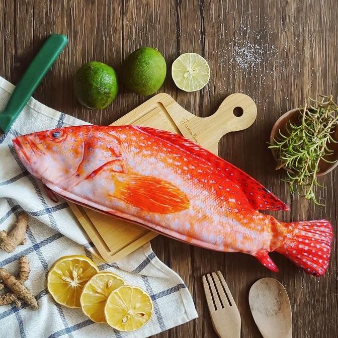 

Terbaru Tempat Pensil Karakter Shrelo Pencil Case Ikan Kerapu Merah untuk Sekolah Kantor Konten Kreator Buatan Indonesia