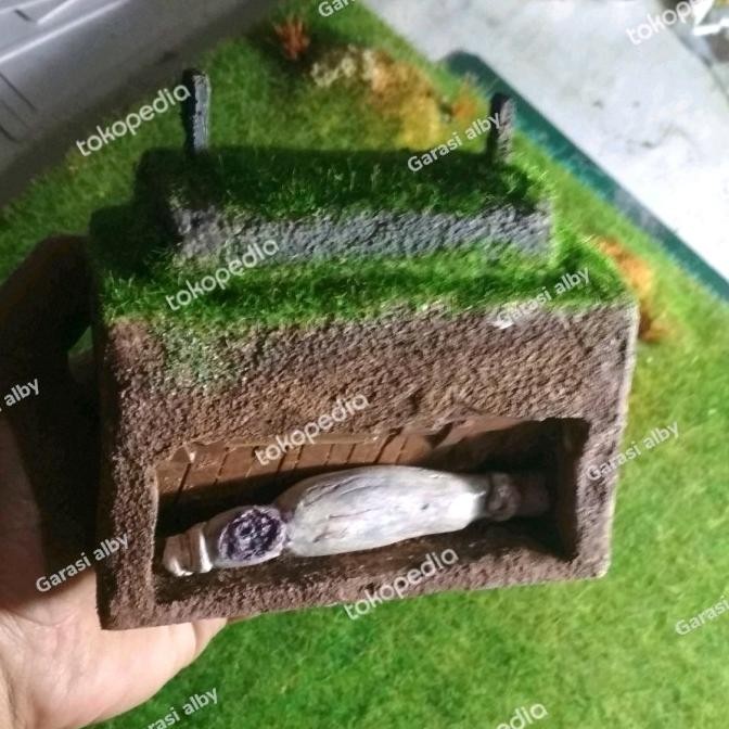 Diorama Kuburan Nisan Pocong