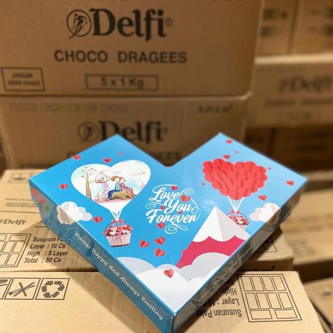 

Hampers Love Coklat Silverqueen Dan Delfi