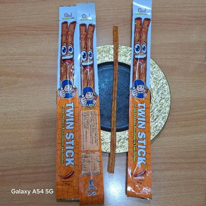 

SNACK KEMBANG TAHU TWIN STICK (1 BOX @ 20 BKS) C&J SNACK RASA DAGING SAPI PEDAS BPOM. Food