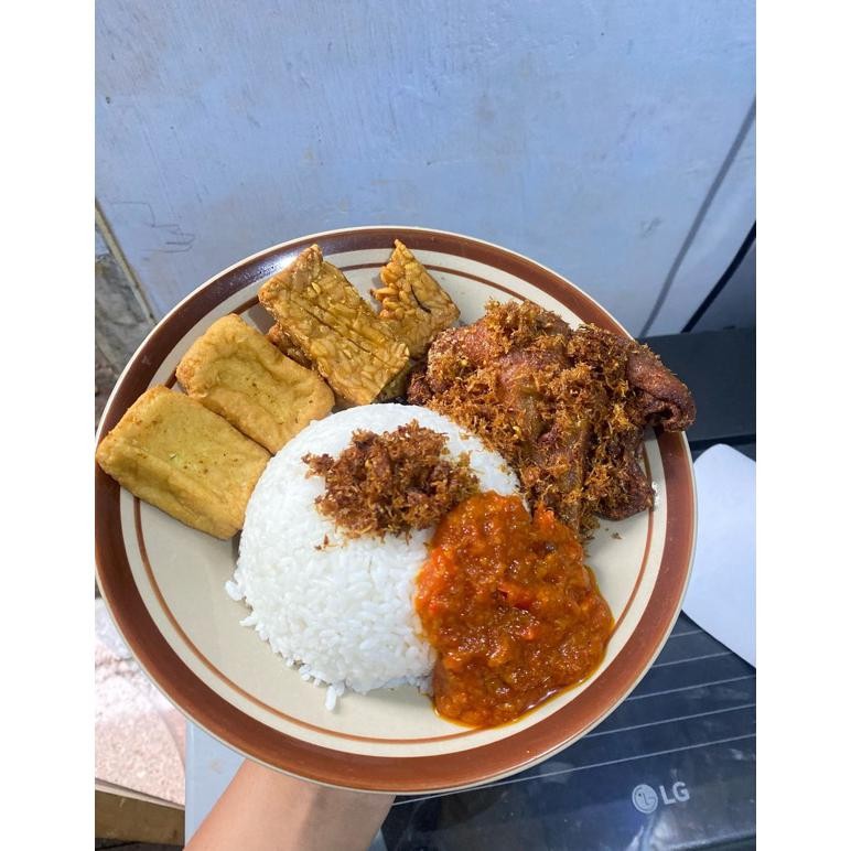 

Bebek ungkep/goreng 1ekor free sambal berat kurleb 450-500gr