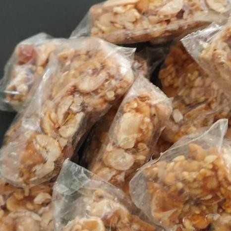 

Terlaris Enting Enting Kacang Wijen,Camilan Enak Gurih,Perpaket Isi 30 Bungkus