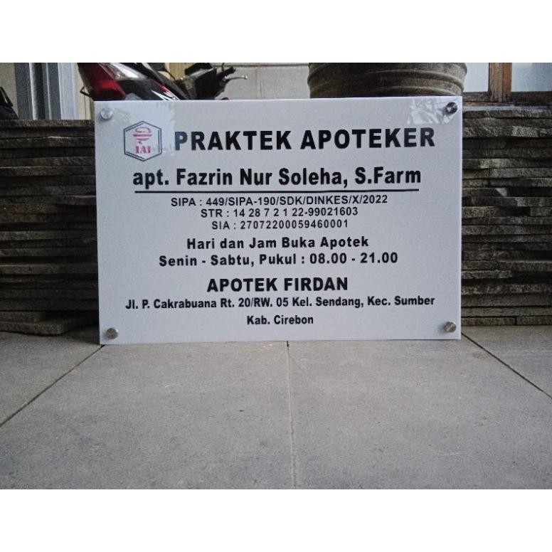 

READYYY PAPAN NAMA AKRILIK APOTEKER DOKTER PERAWAT NOIS TOKO 60X40 CM