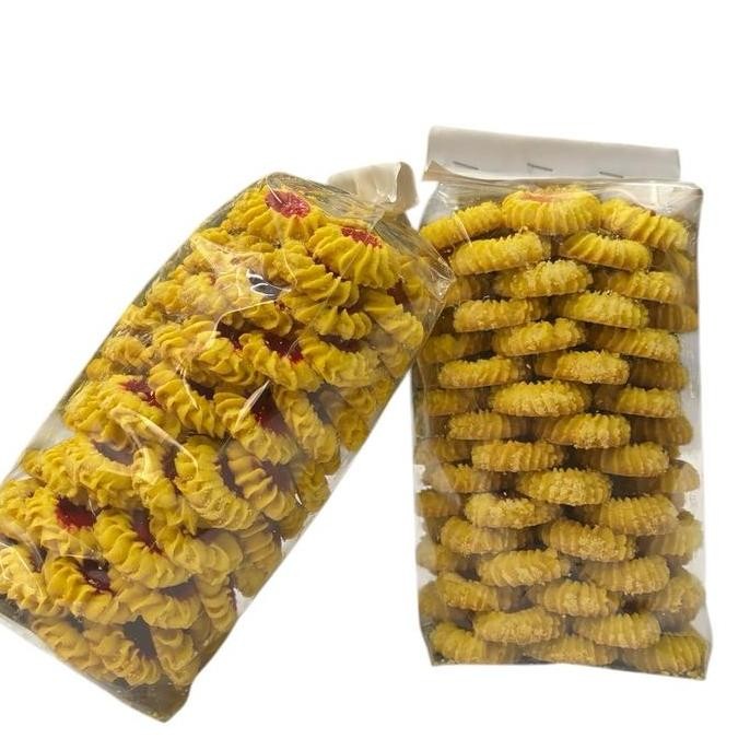 

HIW Snackking Kue Kering semprit Jadul selai strowberry dan nanas Nanas manis Rasa Biasa Kualitas Biasa kemasan plastik 500grm