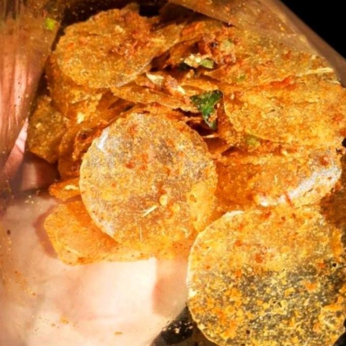 

HIW Kripik kaca extra pedas daun jeruk isi 1kg Keripik Food Kripca Snacks