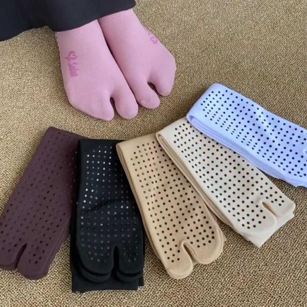 Ready Bellino - Kaos Kaki Sashee Jempol Anti Slip Nylon Spandek Perlengkapan Haji Umroh Wanita Musli