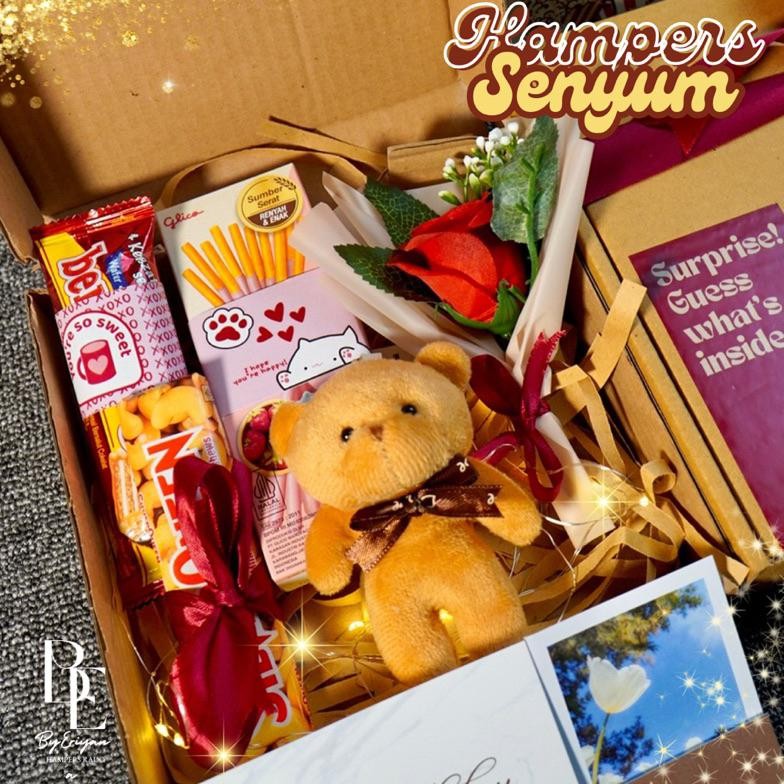 

Hampers Snack Box Cokelat Kado Ulang Tahun Wisuda Hadiah Pacar Gift Box Buket Murah Jajan Skripsi Sempro Valentine Hari Guru Hari Ibu Anniversary Cewek Cowok Set Kado Murah Unik Bermanfaat Spesial Senyum nUg
