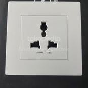 HJK Stopkontak Universal Merk boss. Semua Colokan Masuk. Tipe B1000 Puro B10413S