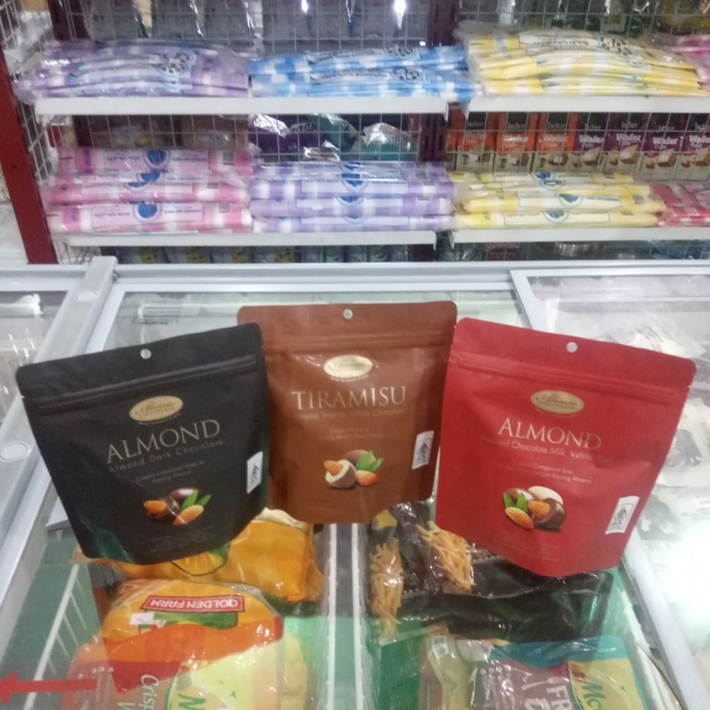 

ALESSIO ALMOND DARK CHOCOLATE, TIRAMISU WHITE CHOCOLATE, ASSORTED CHOCOLATE MILK BERAT BERSIH 180gr
