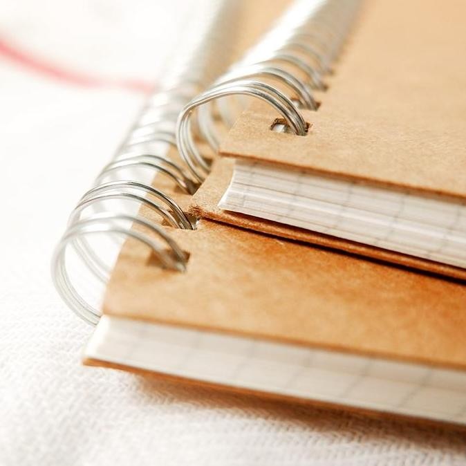 

Hot Sale !!! [Creativ] Kraft Cover Spiral Grid Notebook