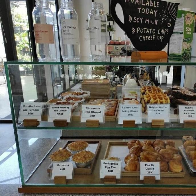 NEW etalase kaca frameless kue donat alas kayu jati belanda 2 ruang