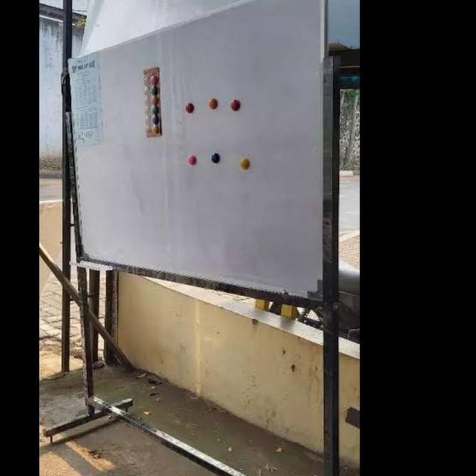 

whiteboard magnet 90 x 120 + kaki roda Kualitas Original
