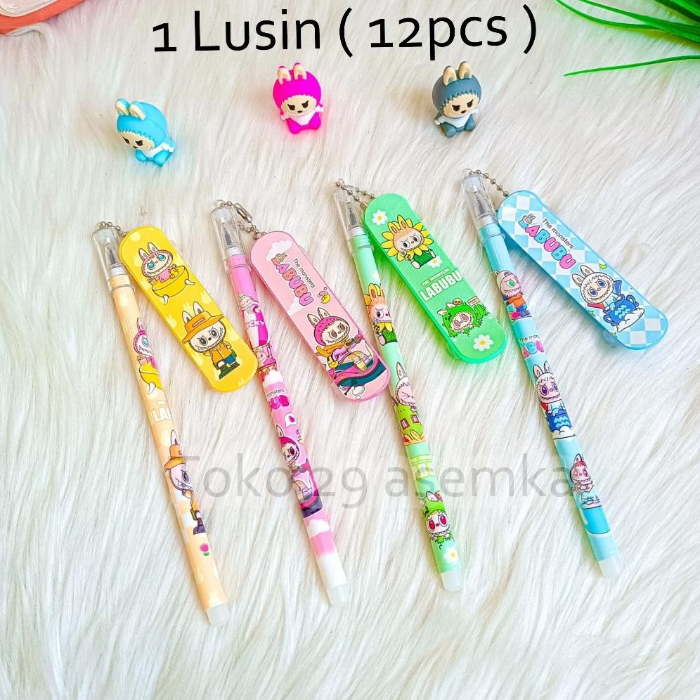 

12PCS PULPEN SELUSIN PULPEN GANTUNGAN SKATEBOARD LABUBU LUCU PEN GANTUNGAN ALAT TULIS KANTOR