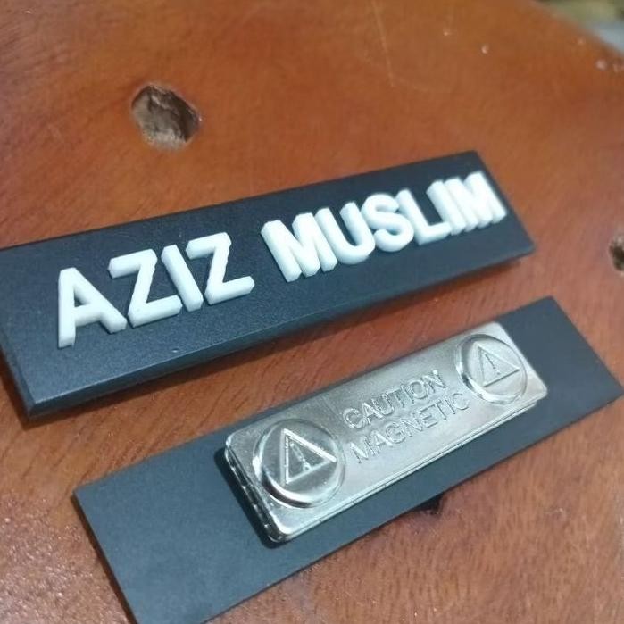 

papan nama timbul akrilik doff full ~ peniti /magnet AST