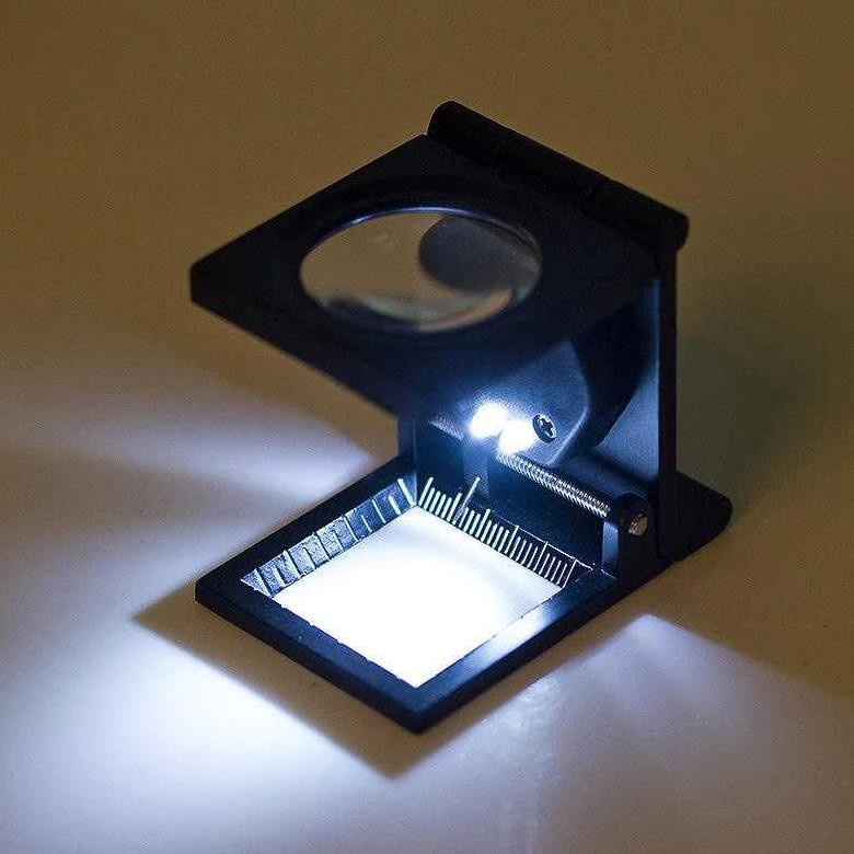 

Kaca Pembesar Portable Kain Percetakan Original Lup Magnifier 10x Double LED Foldable AST