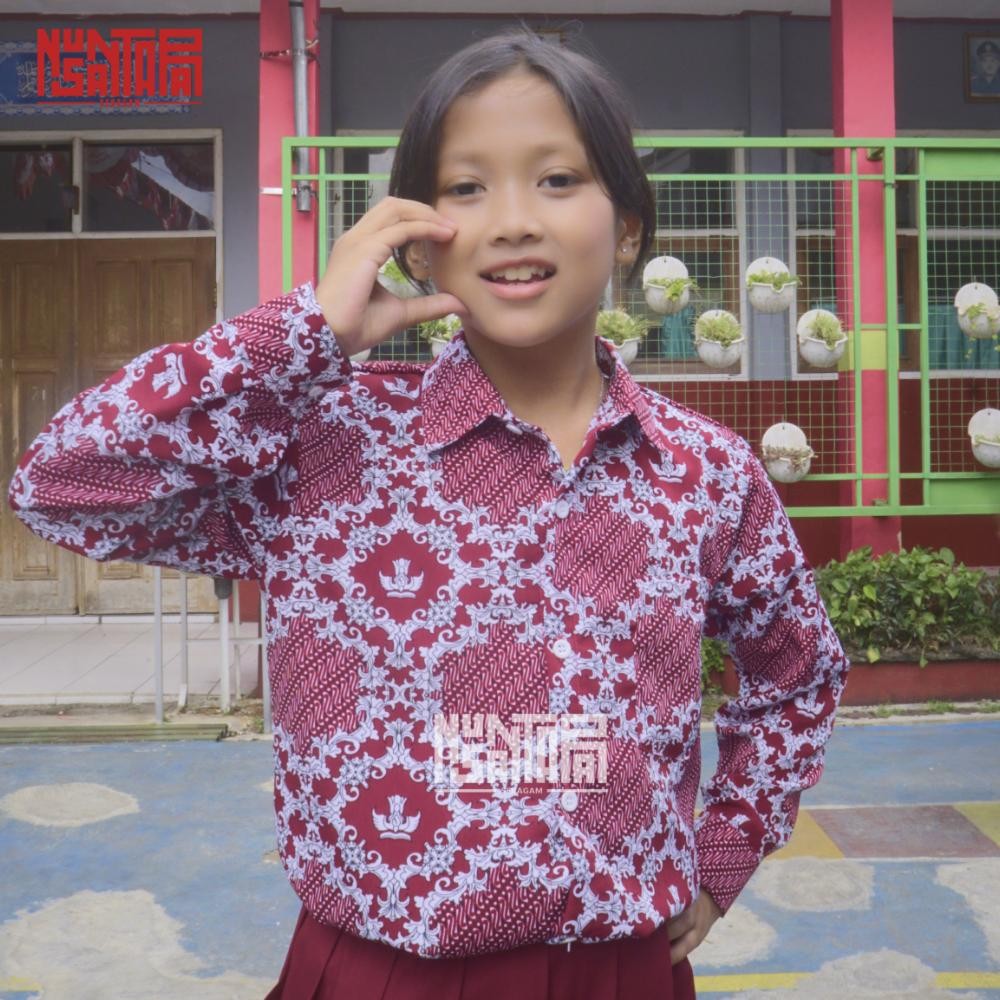 Batik Seragam Sekolah SD Motif Lereng Warna Merah Lengan Panjang AST