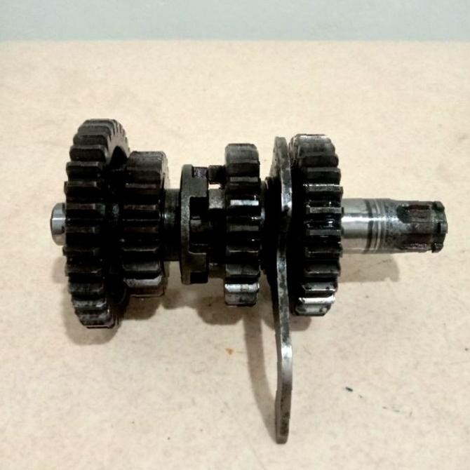 Sparepart dan Aksesoris kendaraan  As Gear Rasio Yamaha Jupiter Mx Old Lama. Original. Seken bekas c