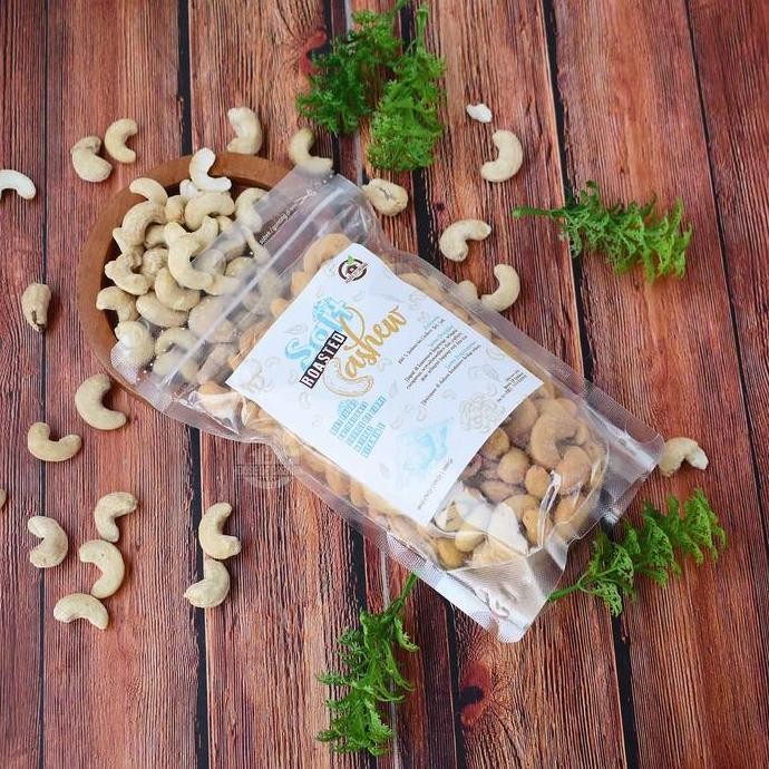 

Salt Roasted Cashew ( Kacang Mede Panggang Asin ) 500 Gr