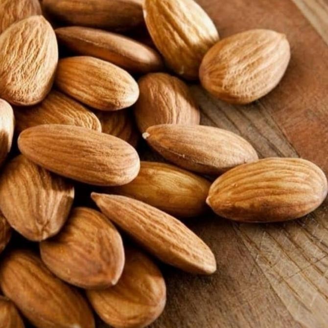 

Kacang Almond Premium Utuh 1Kg