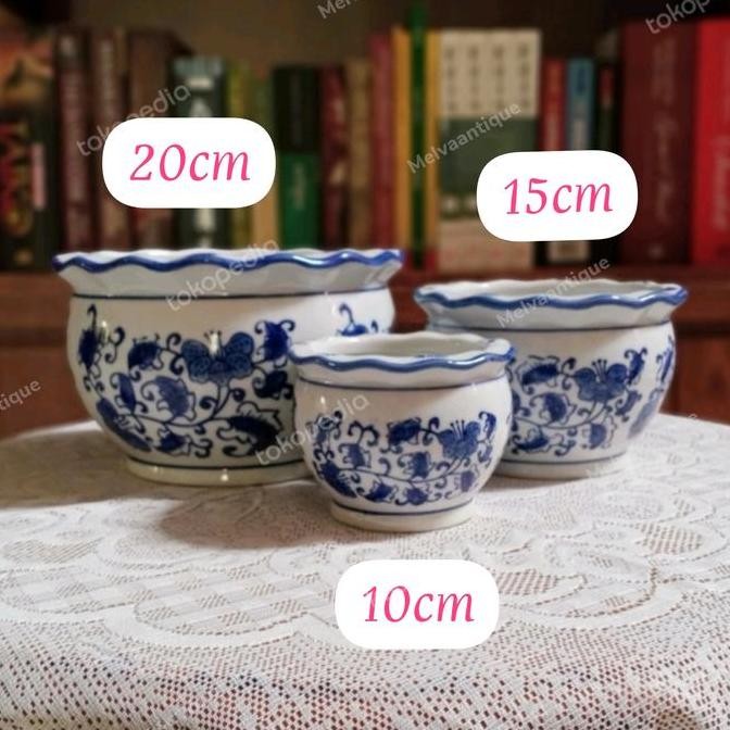 Pot Import Keramik Biru Putih motif bunga Bulat ps