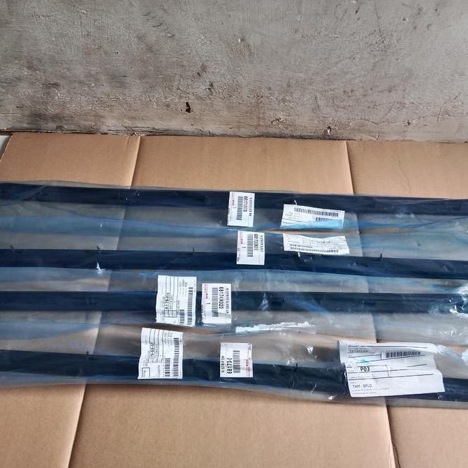 karet kaca pelipit bagian dalam Fortuner  2005 sampai 2015 Original