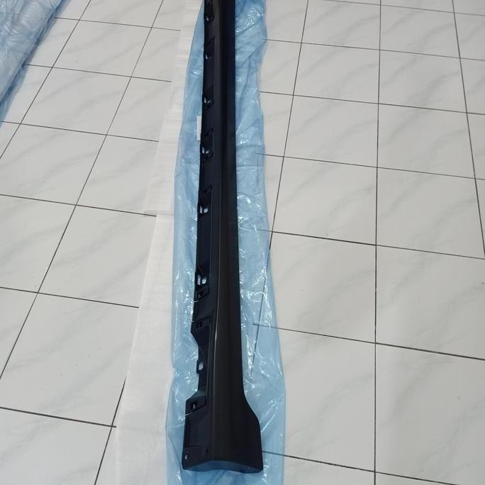 . Side skirt SIDESKIRT innova V original