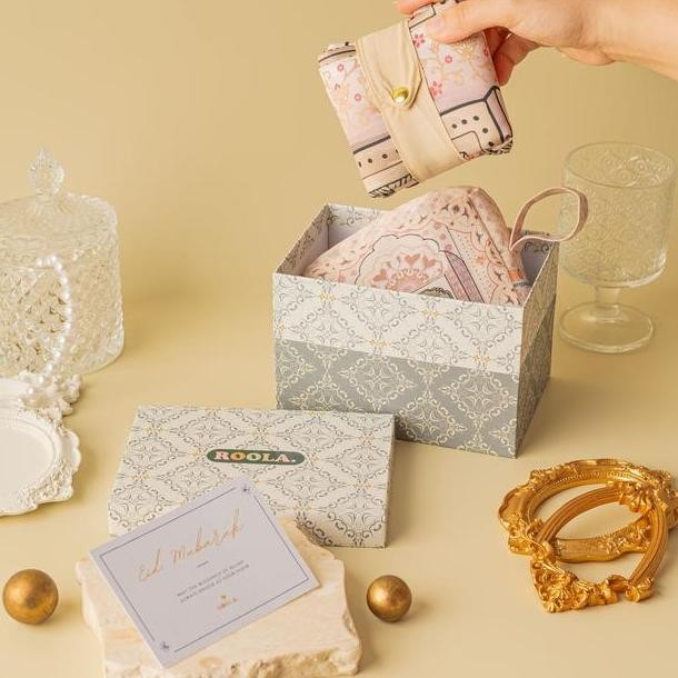 

Hampers Lebaran Roola Set Mukena Sajadah Travel