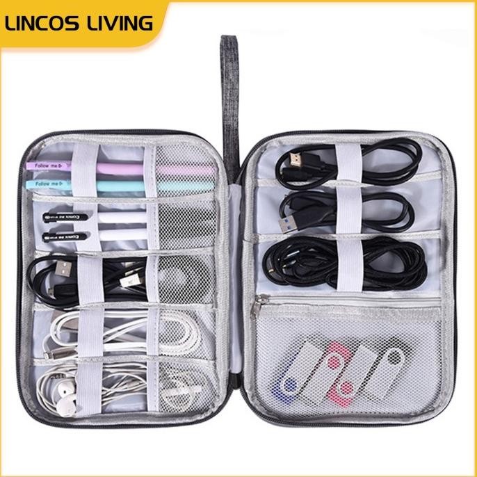 

Tas Penyimpanan Perlengkapan Barang Elektroni Kabel Usb Pulpen Muat Banyak Sekat Antiair Aman Organizer Digital Bag Stok Terbatas