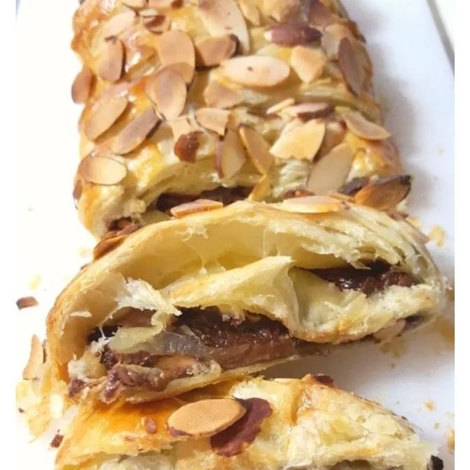 

coklat almond puff pastry 20x10 cm termurah