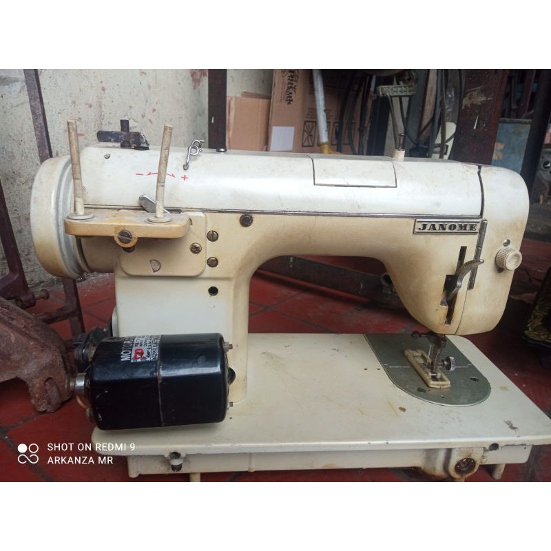 mesin jahit zig zag lobang kancing merk yanome