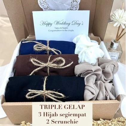 

Series Kado Hampers Hijab Segi Empat Bella Square Gift Box Hadiah Ulang Tahun Valentine Anniversary