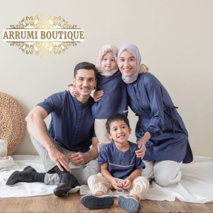 Terbaru Arrumi Sapa- Baju Tunik Koko Muslim Couple Sarimbit Keluarga Terbaru Promo