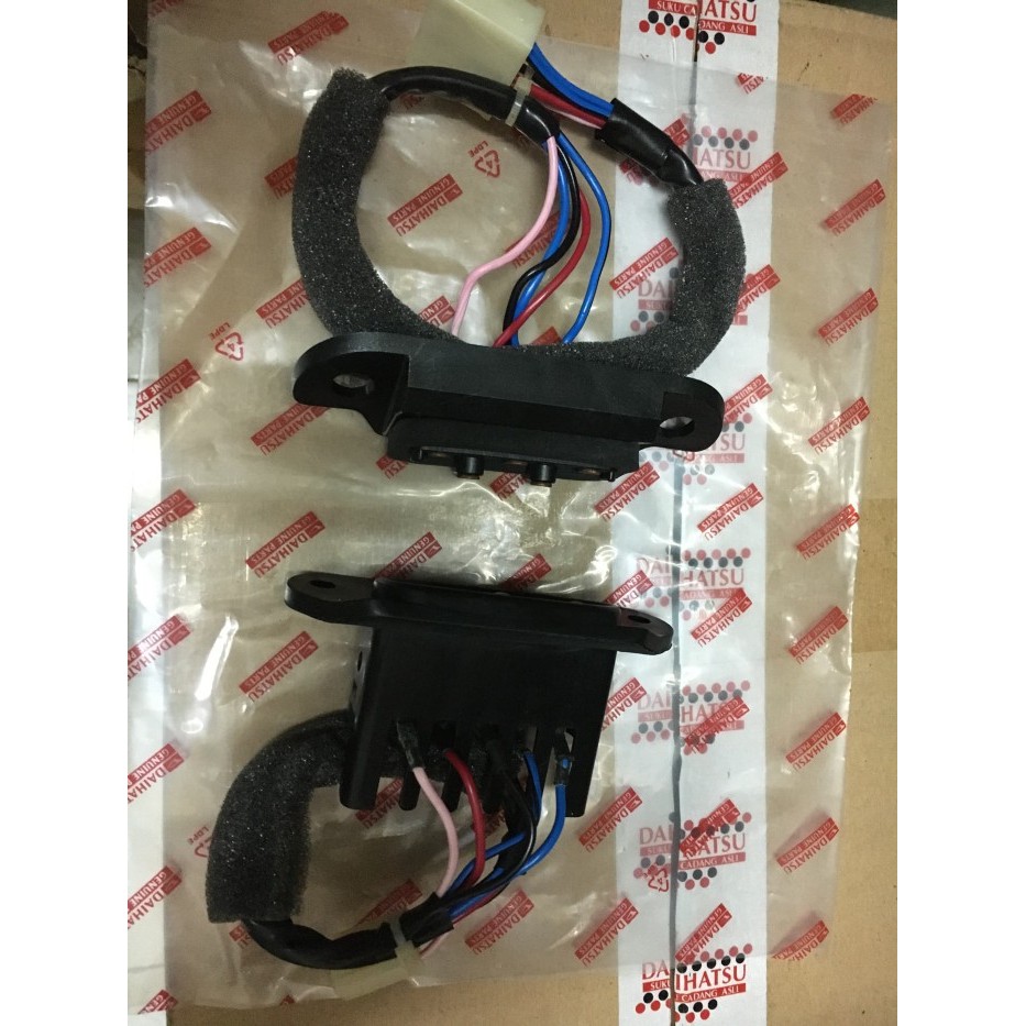Switch Pintu Tengah Daihatsu Luxio Atau Grand Max
