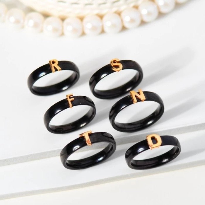 Cincin Emas Keramik Inisial ( 8 K ) - Gold Ring - Toko Emas Gadjah Best Seller