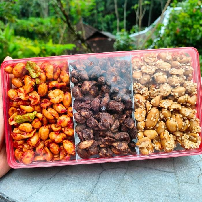 

terbaru !!! kacang tanah mix 3 varian rasa/ camilan kacang tanah ready