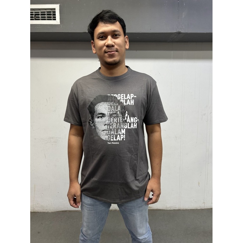 

BUKU MENJADI WARTAWAN JURNALISME INVESTIGASI TEMPO + KAOS EKSKLUSIF