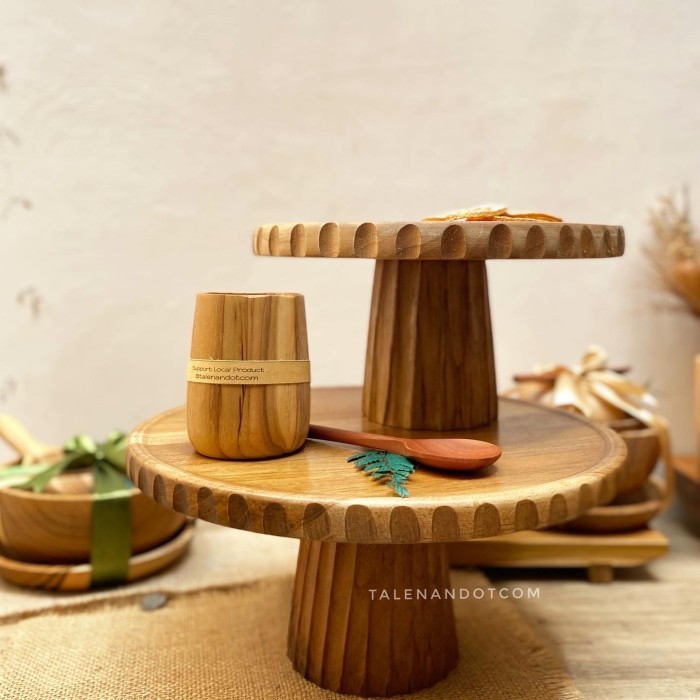 CAKE STAND KAYU BERGERIGI
