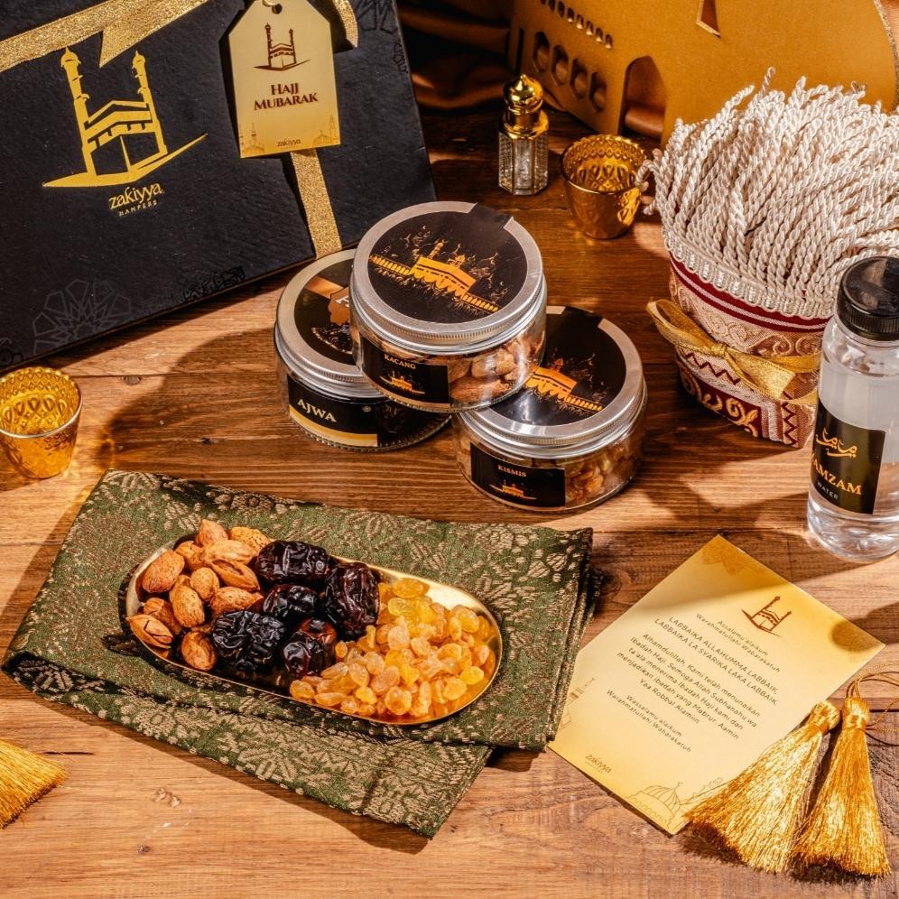 

SPIROS HAMPERS PAKET OLEH-OLEH / SOUVENIR HAJI UMROH PREUM PAKET PREUM TERATAI