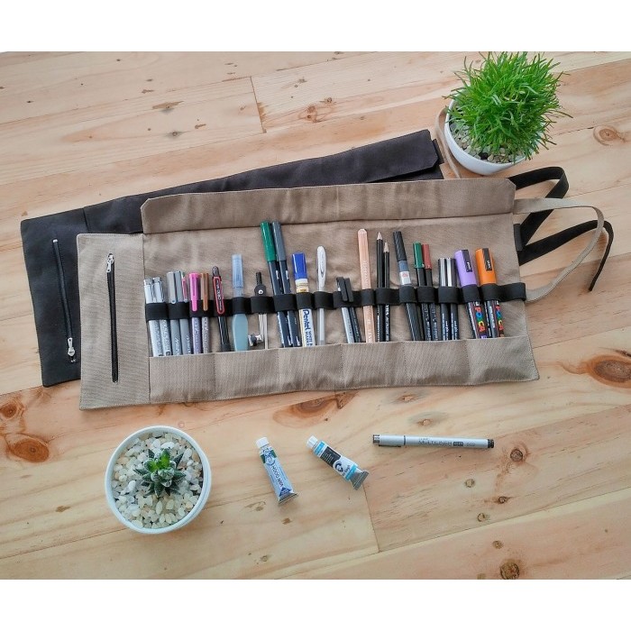 

HELLO SUNDAY BIG SERIES ROLL PENCIL CASE - KHAKI BROWN